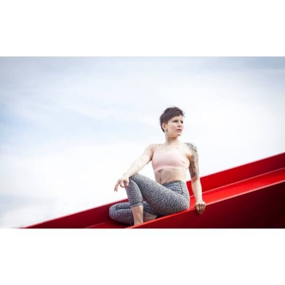 LULULEMON Wunder Under Crop III Size 4 Rio Mist White Black - Picture 5 of 9